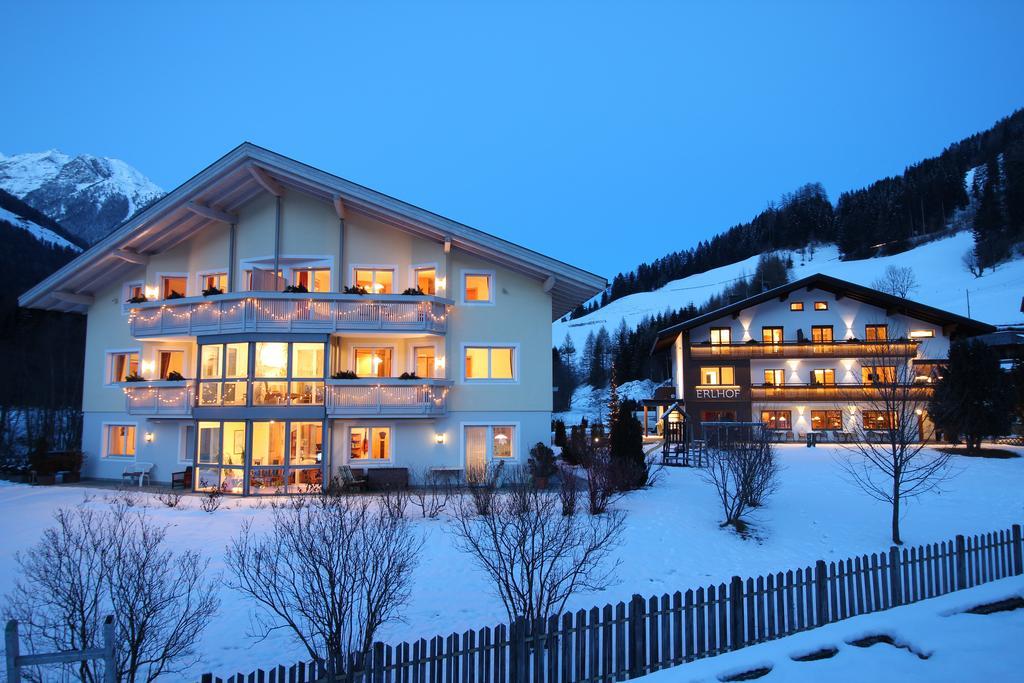 Appartement Hotel Erlhof Deluxe Lutago Esterno foto